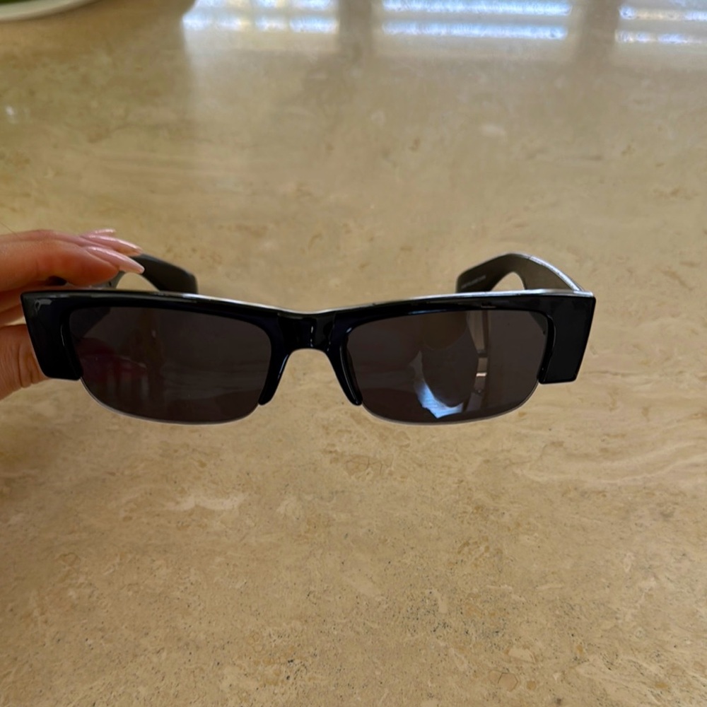 Thin stylish black sunnies